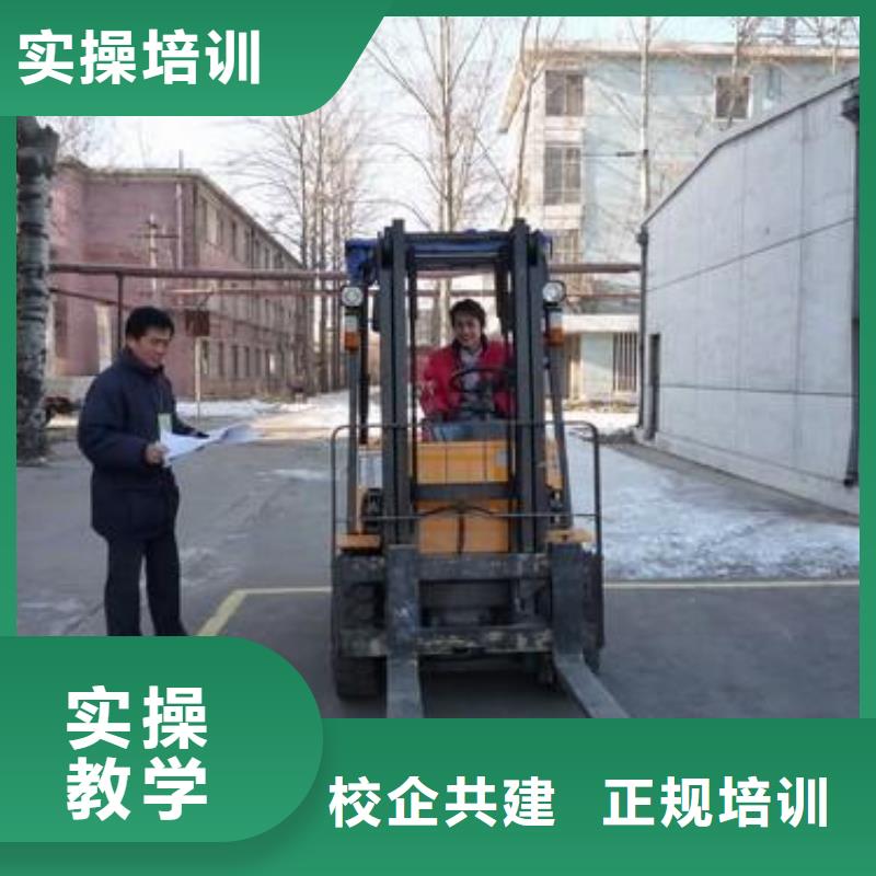 【叉车培训课程-虎振叉车操作学校学真技术】学真技术