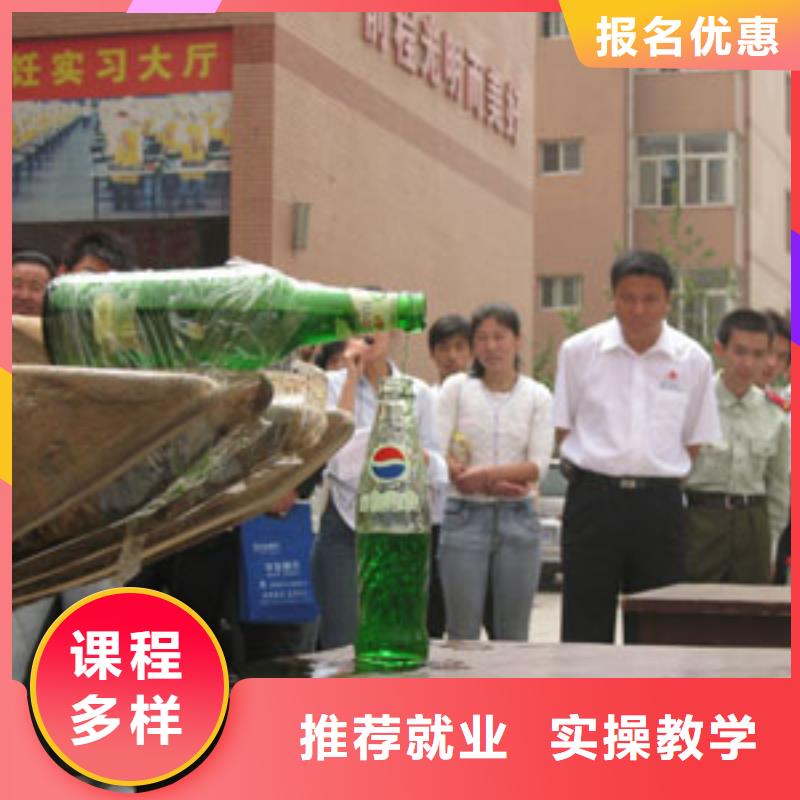 挖掘机操作-虎振厨师烹饪学校招生电话校企共建免费试学