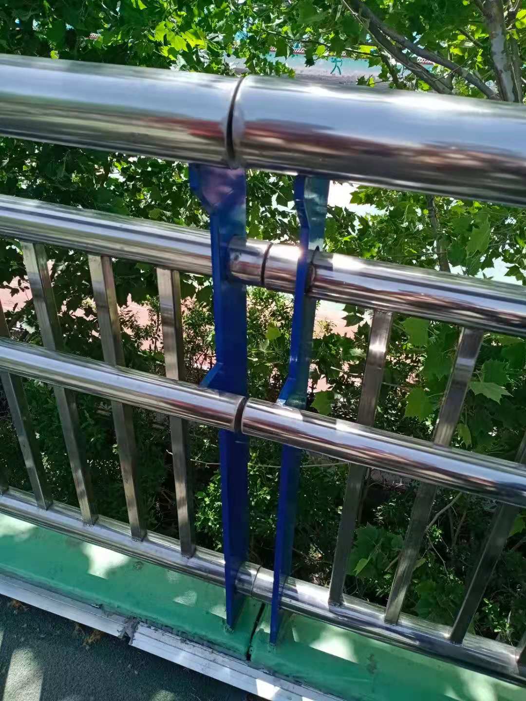 钢板立柱哪里便宜本地品牌