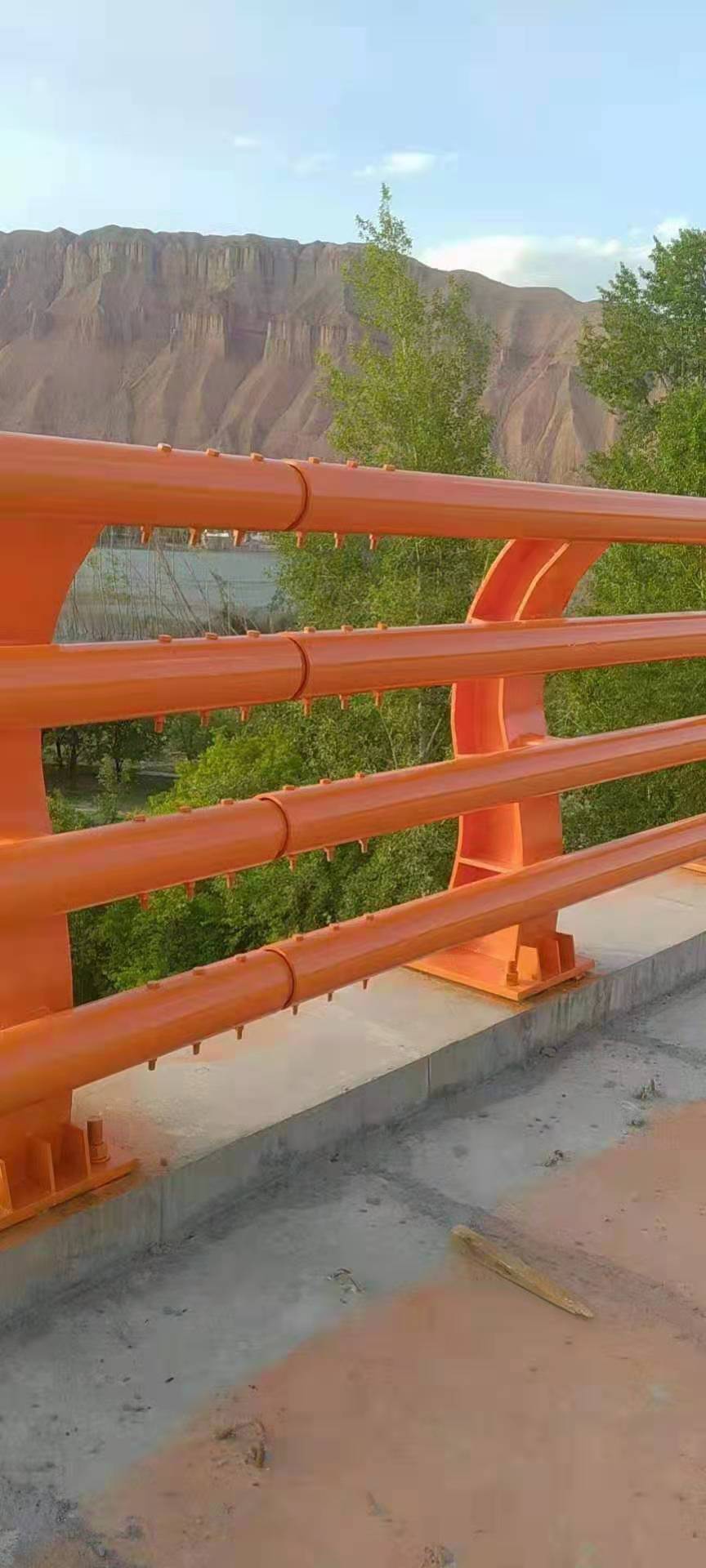 钢板立柱哪里好规格齐全实力厂家