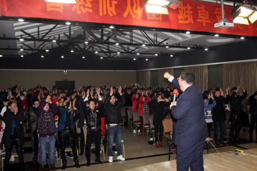 美容美发虎振技工学校指导就业师资力量强