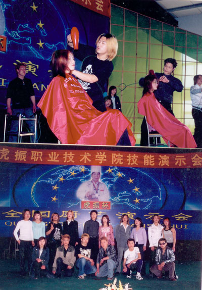 【美容美发特色小吃培训全程实操】正规学校