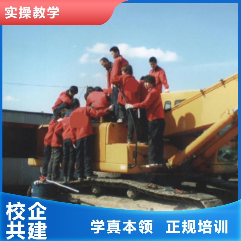 【挖掘机操作-虎振烹饪学校招生电话学真技术】免费试学