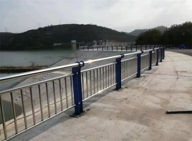 不锈钢护栏出厂价各种护栏源头工厂量大优惠