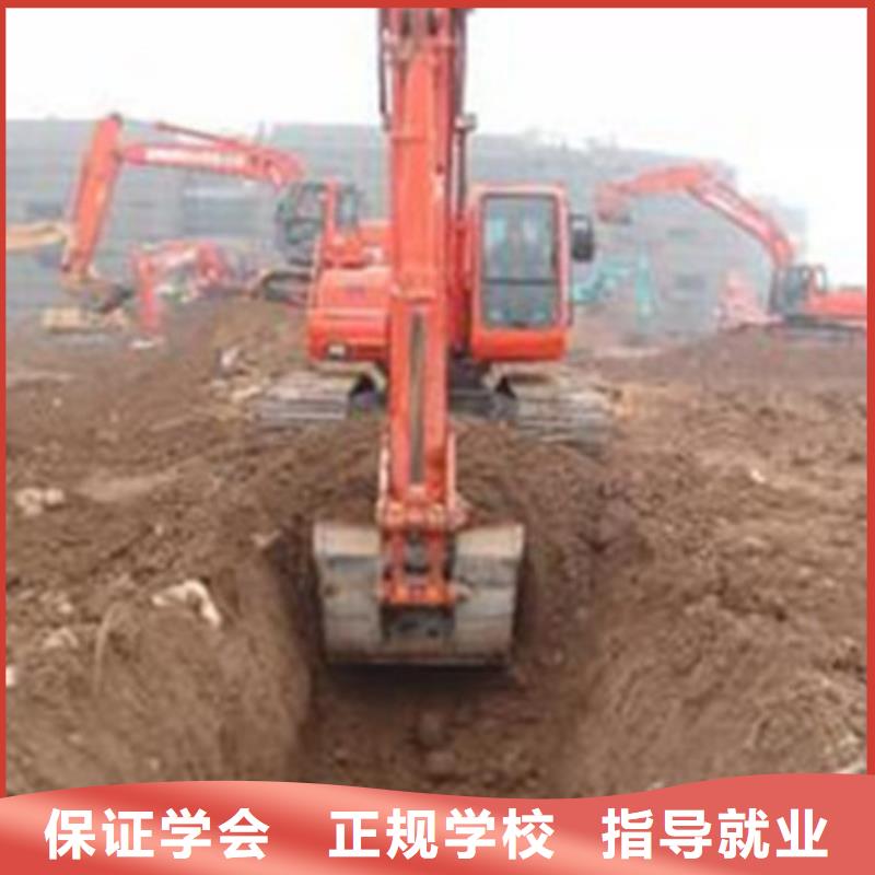 钩机培训学校报名电话钩机学校哪家专业|就业不担心