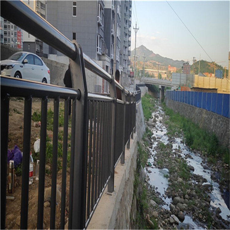 河道专护栏喷塑镀锌厂家经验丰富