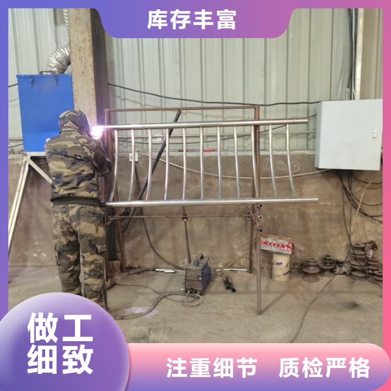 定做二横梁防撞护栏的批发商专业生产团队