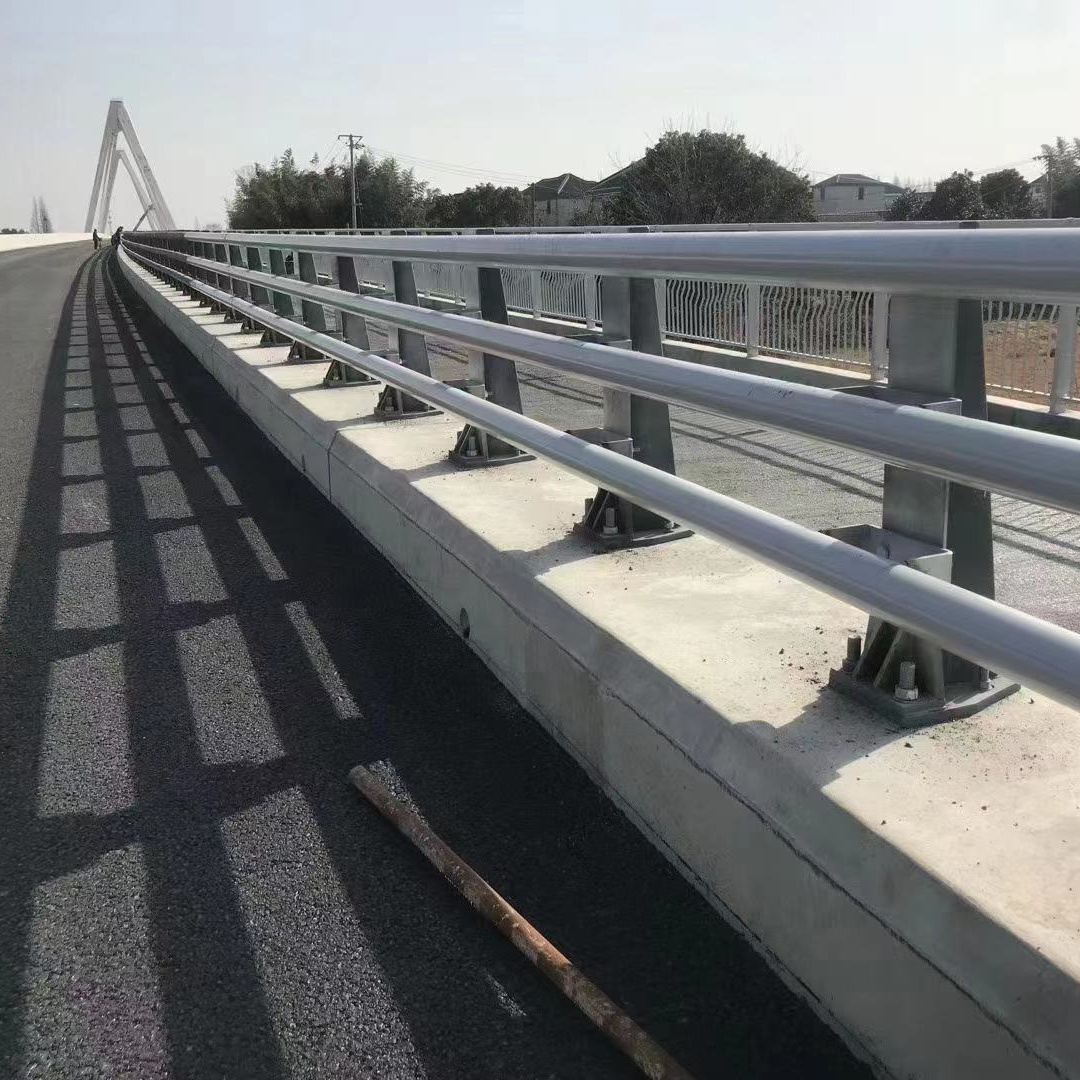 道路护栏多种规格产地厂家直销