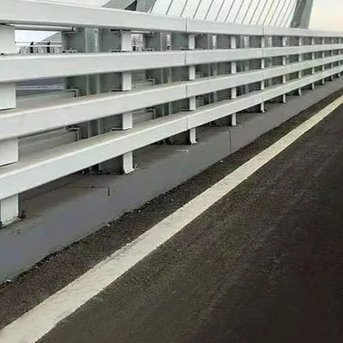 防撞钢护栏结实可靠工期短发货快