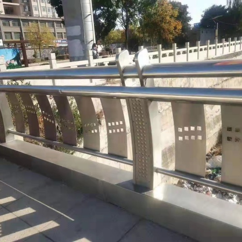 质量可靠的不锈钢公路护栏厂家生产厂家