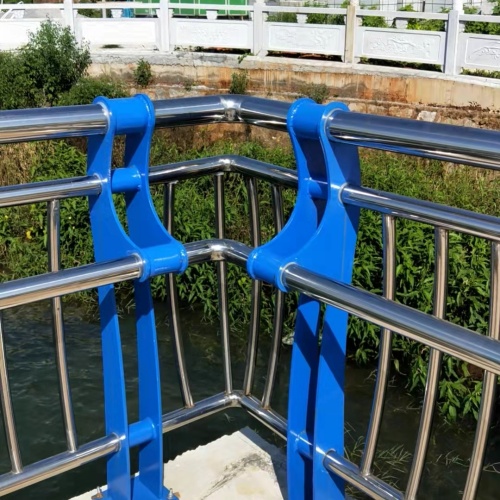 不锈钢复合管河道护栏选对厂家很重要