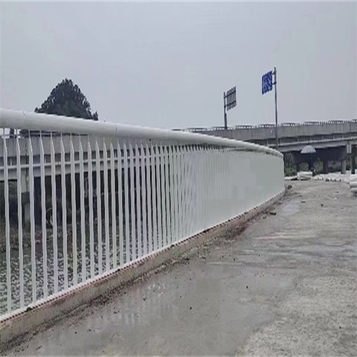 护栏防撞立柱质量牢靠本地货源