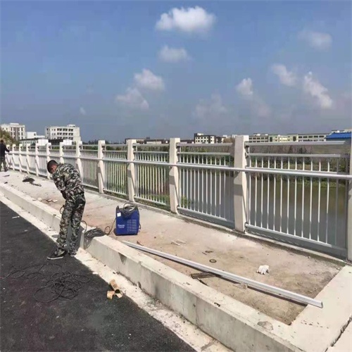 铝合金防撞栏杆质保2年