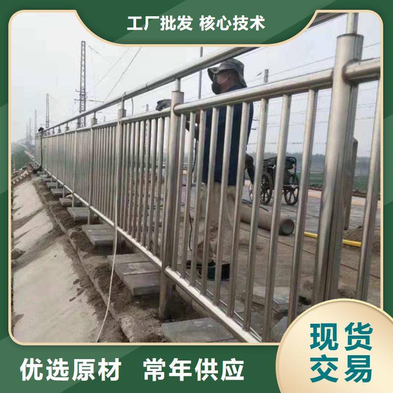 桥梁护栏钢背木护栏产品实拍源头厂商
