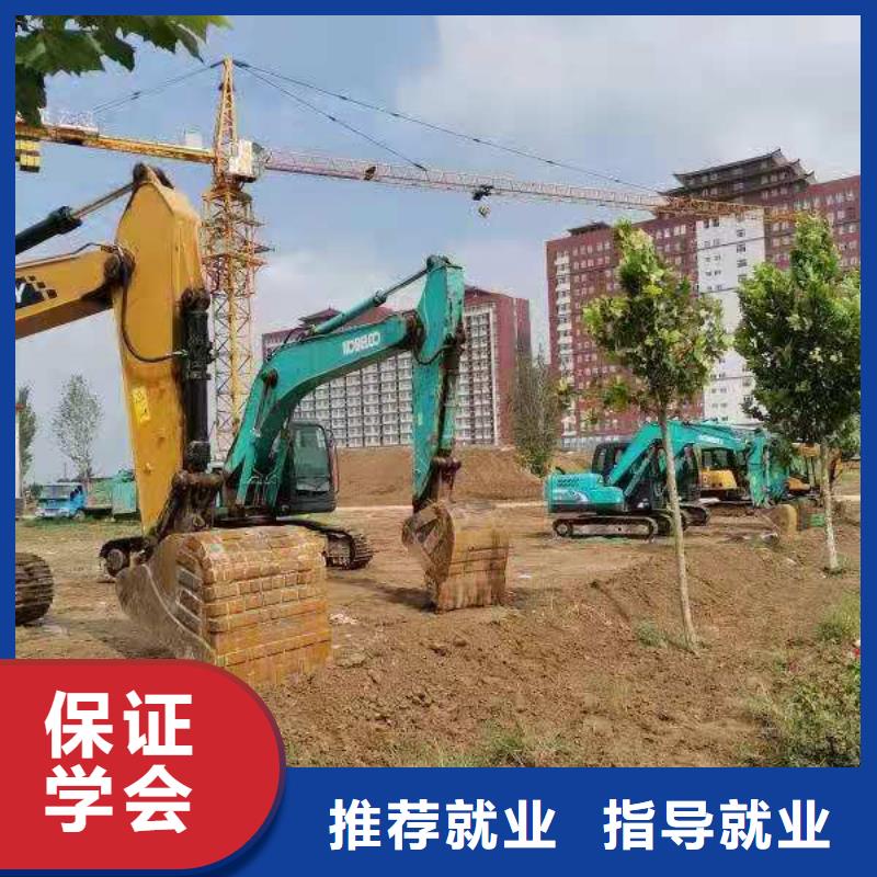 挖掘机技校汽修班全程实操正规学校