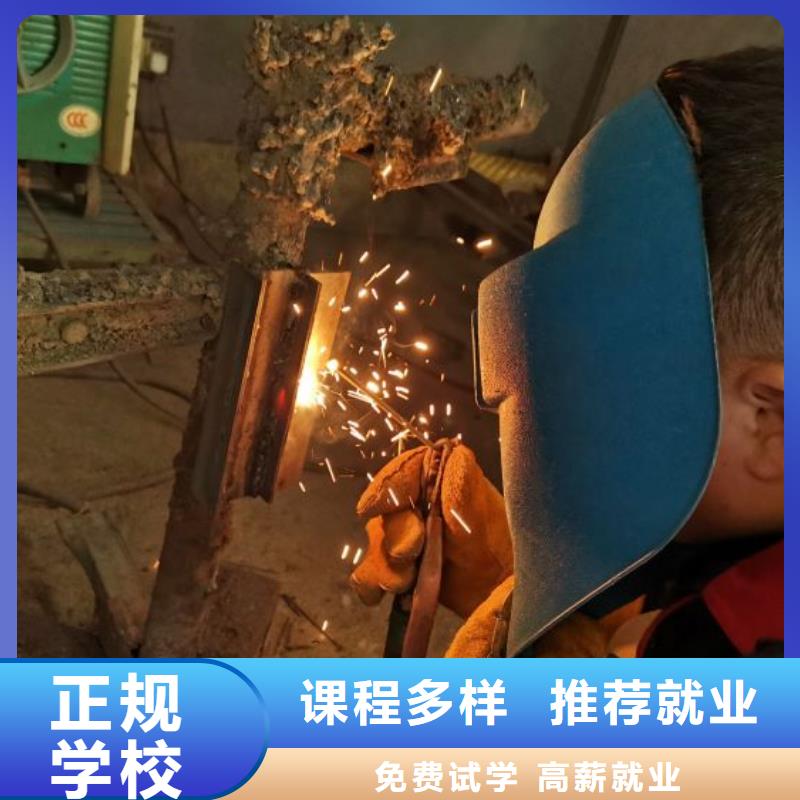 【焊工学校】哪里能学挖掘机实操培训高薪就业