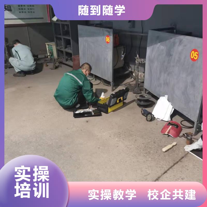焊工学校虎振挖掘机怎么样手把手教学指导就业