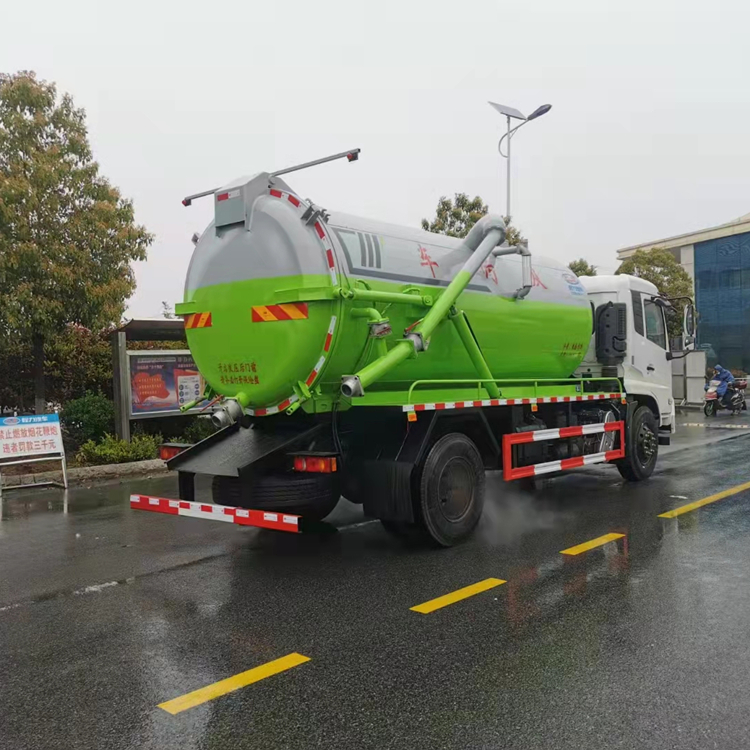 集粪池10吨粪污运输车12吨拉粪污车生产工程施工案例