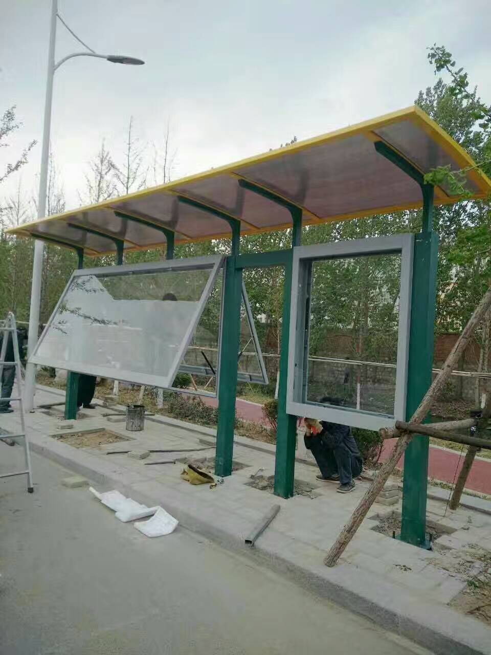 公交站台街道宣传栏现货满足大量采购专业生产团队