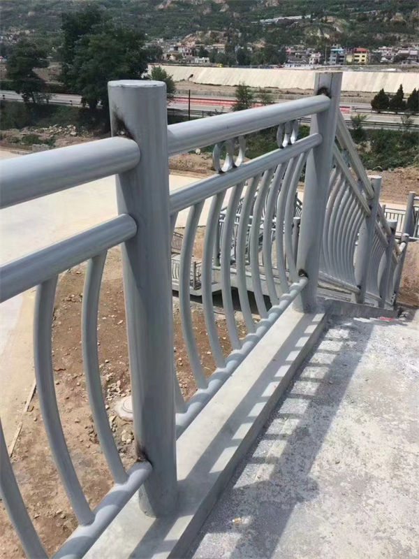 【公路边的防护栏批发价本地品牌