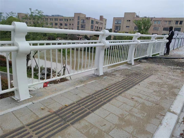 多重优惠不锈钢防撞护栏厂家质量可靠
