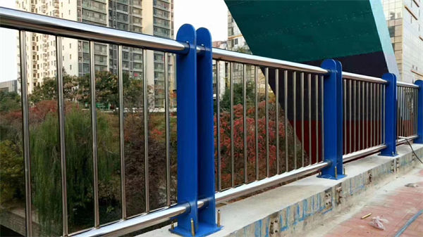厂家防撞护栏生产厂家库存丰富