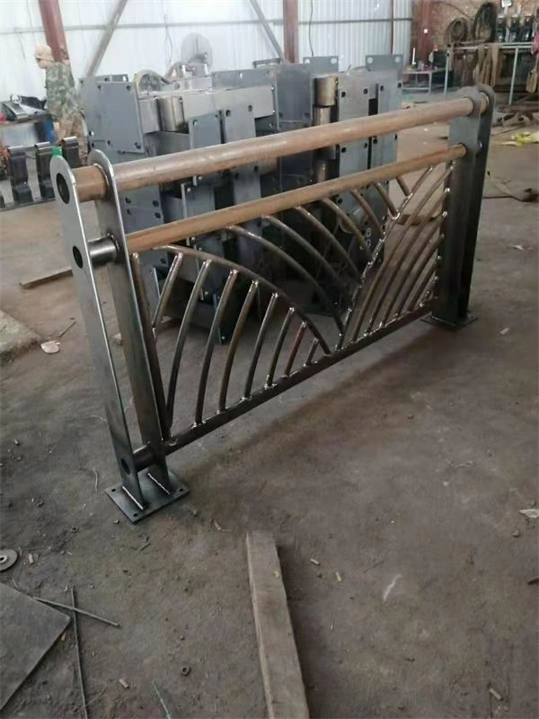 价格低防撞护栏生产厂家真诚合作