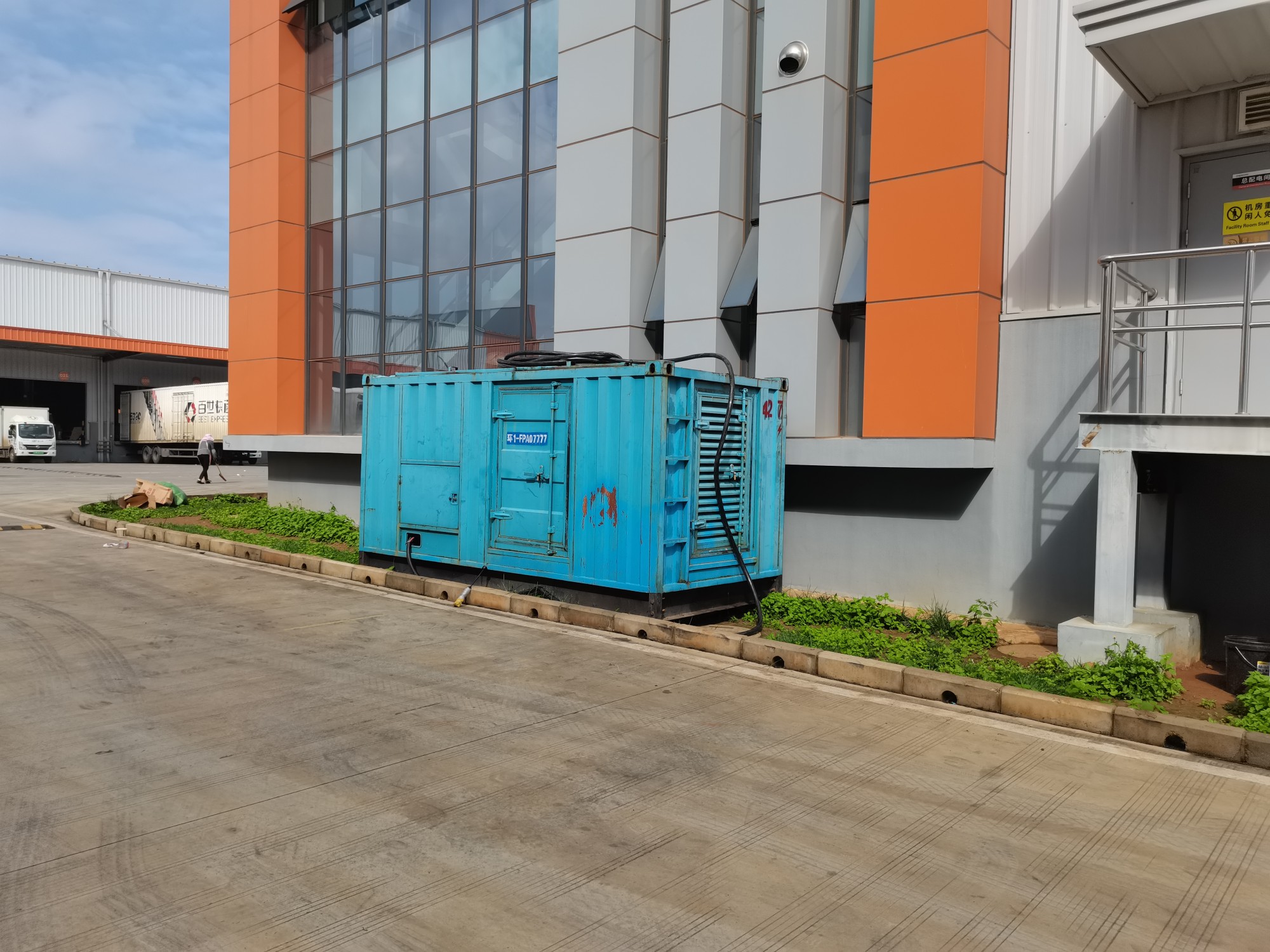 发电机出租租赁发电机电缆线出租备用电源出租应急发电机出租800KW发电机出租正规团队本地品牌