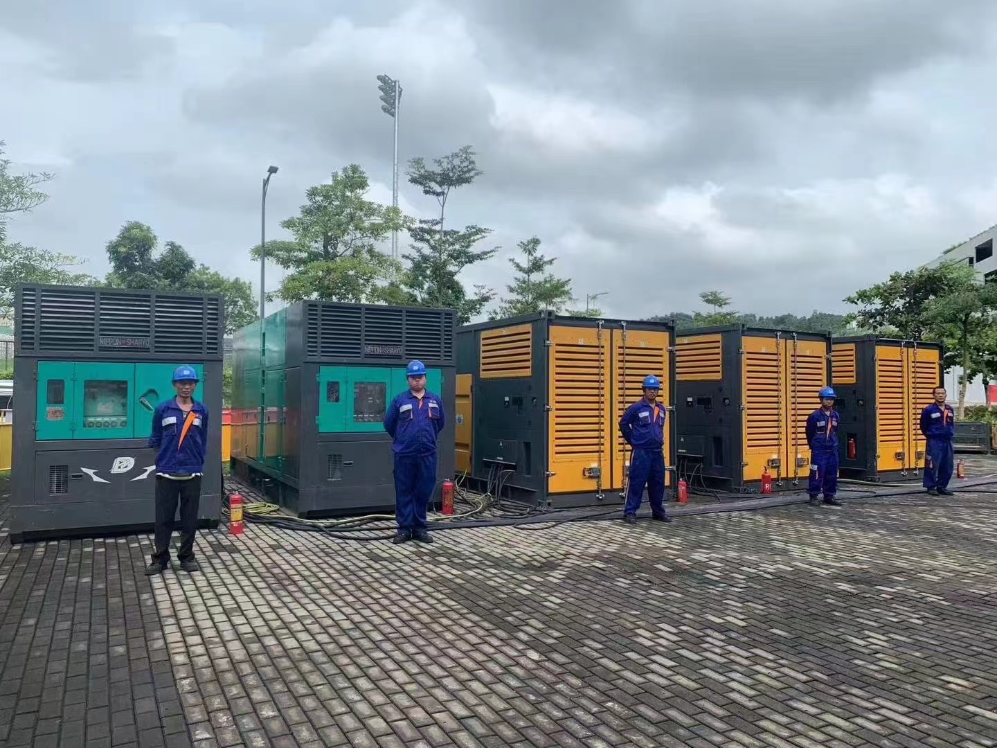 200KW发电机出租租赁400KW发电机电缆线出租UPS电源出租120KW发电车出租质量保证本地经销商